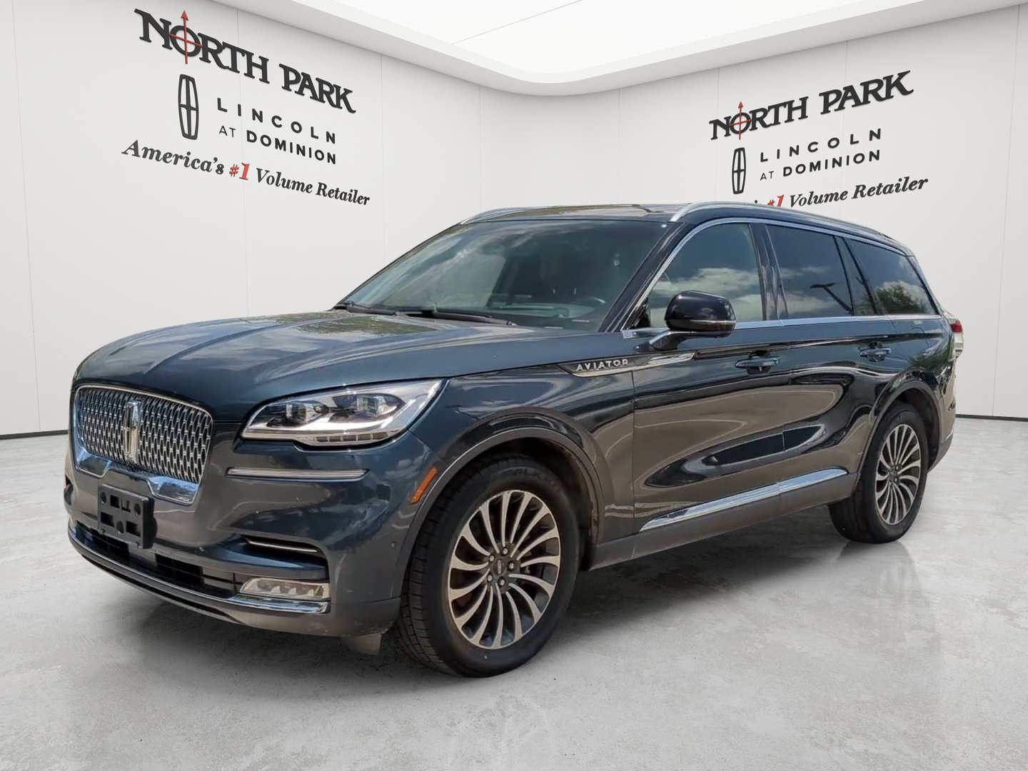 Used 2022 Lincoln Aviator Reserve w/ Equipment Group 201A RWD image 1
