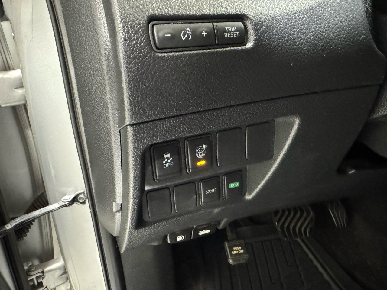 Used 2017 Nissan Rogue SV image 22