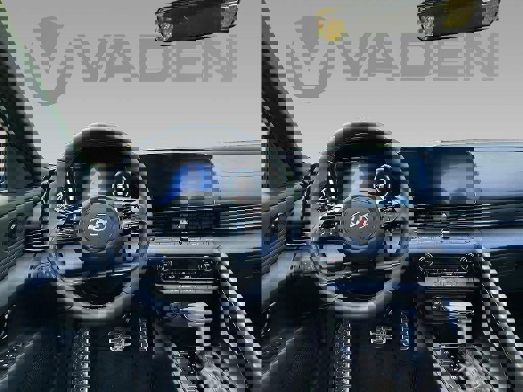 New 2025 Hyundai Elantra SEL image 3