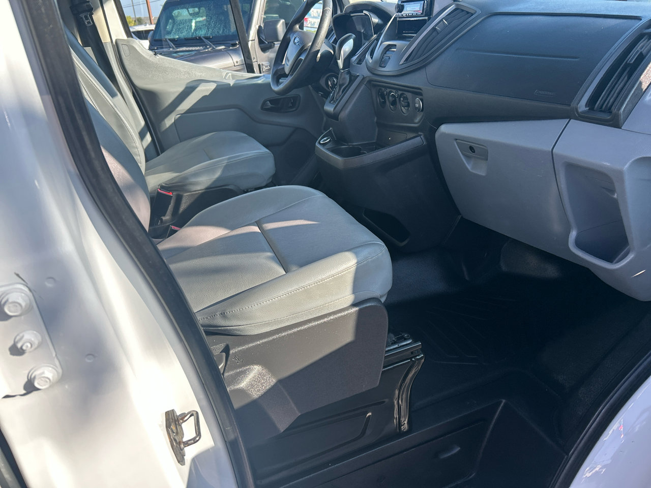 Used 2018 Ford Transit 250 130 Low Roof image 22