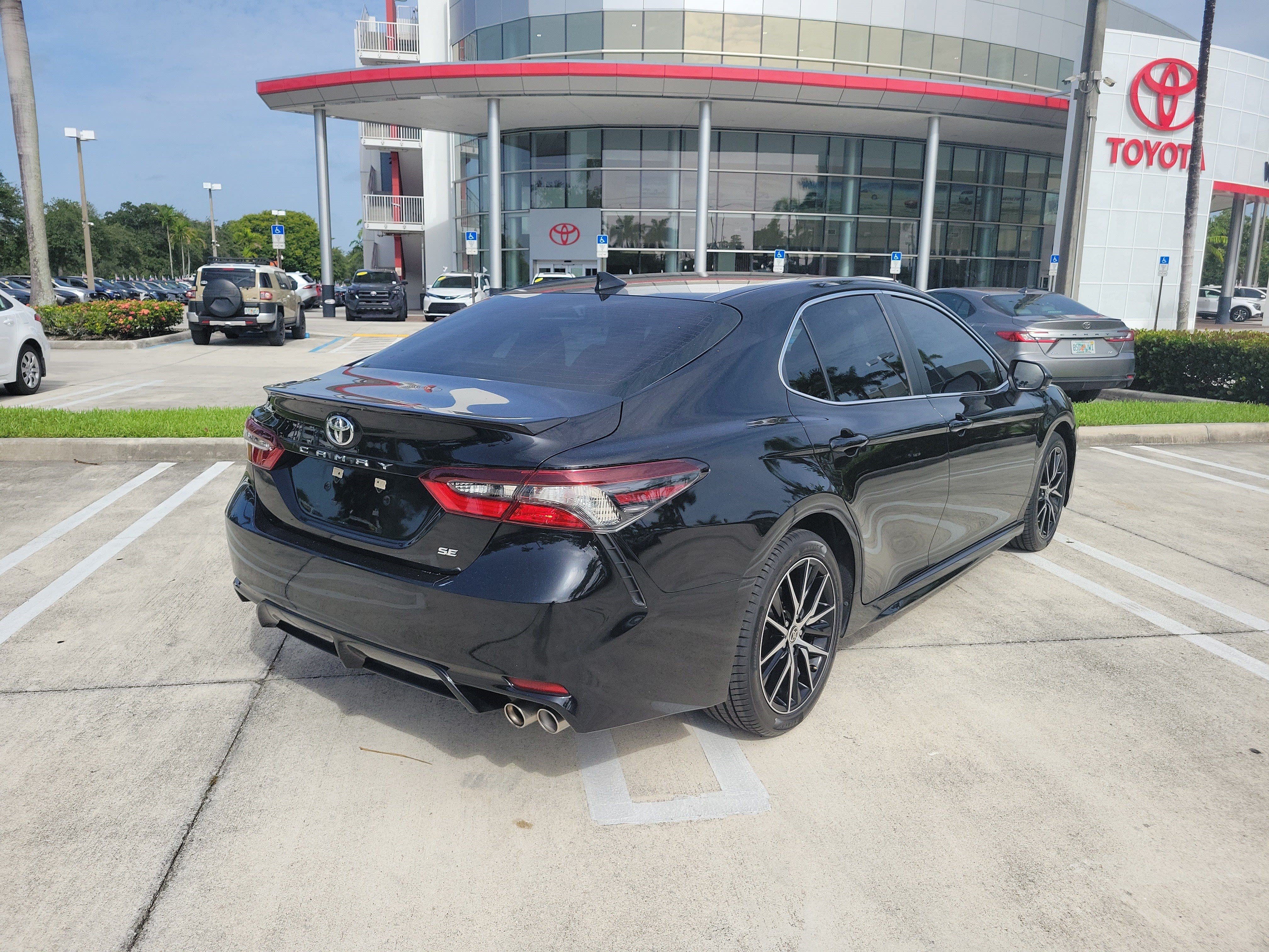 Used 2022 Toyota Camry SE FWD image 7