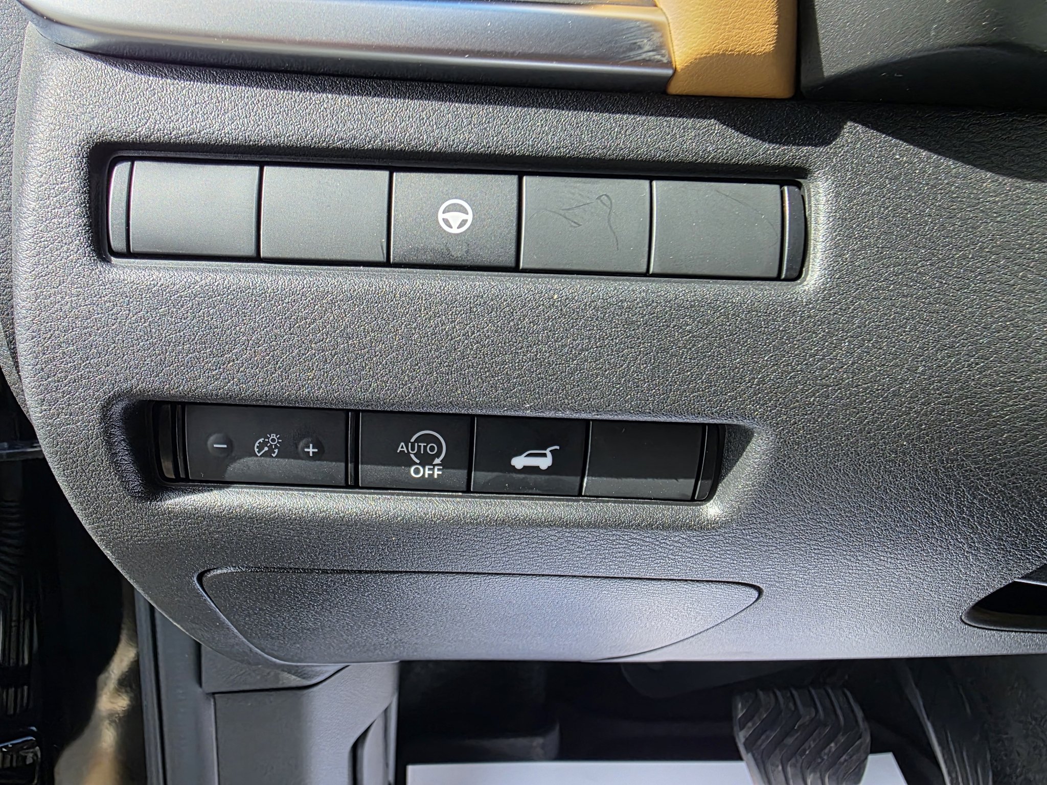 Used 2023 Nissan Rogue Platinum FWD image 19