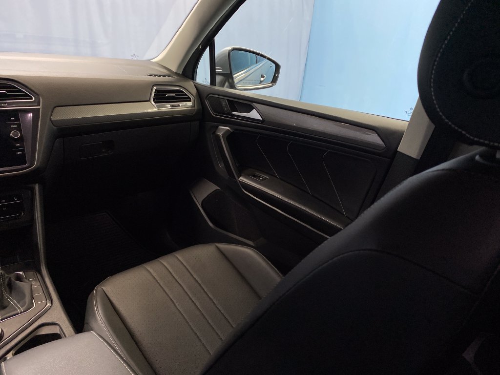 Used 2023 Volkswagen Tiguan SE AWD/4WD image 28