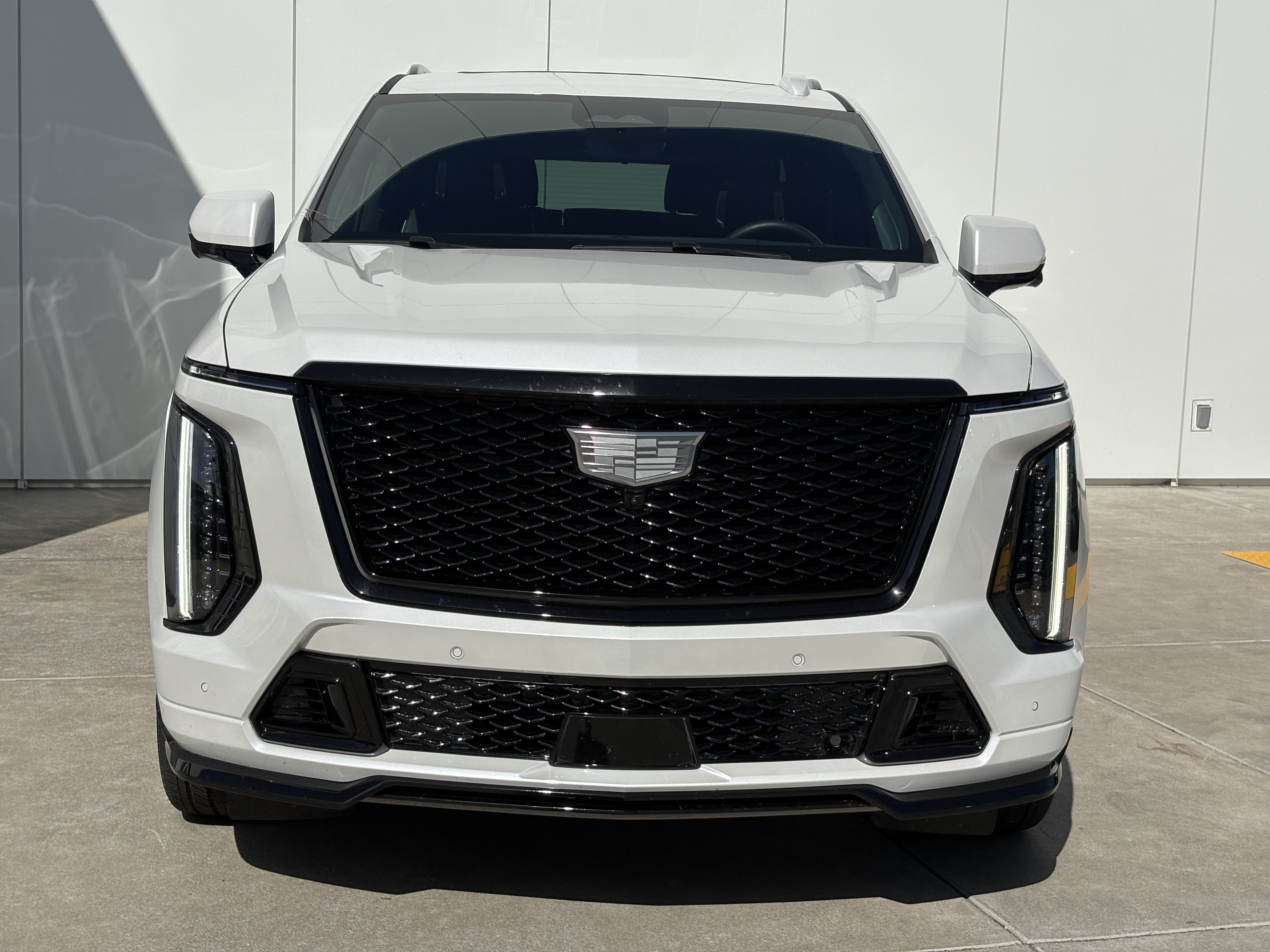 Used 2025 Cadillac Escalade ESV V w/ LPO, ONYX Package AWD/4WD image 3