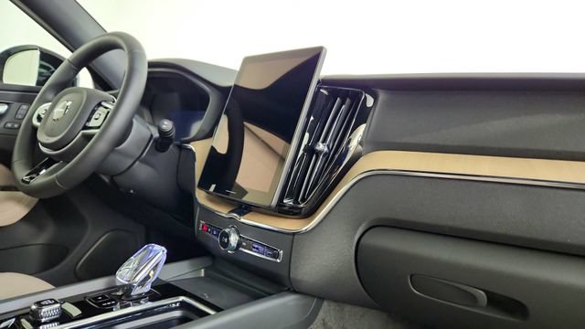 New 2026 Volvo XC60 B5 Plus w/ Climate Package PRO AWD/4WD image 34