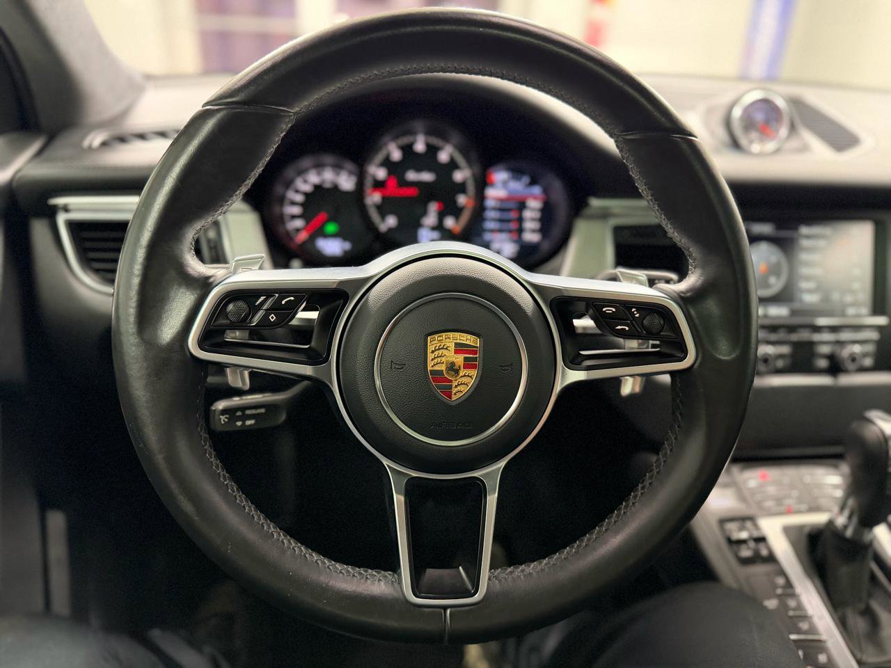 Used 2015 Porsche Macan Turbo image 17