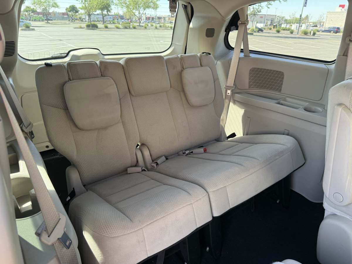 Used 2016 Dodge Grand Caravan SXT w/ UConnect Hands-Free Group image 21