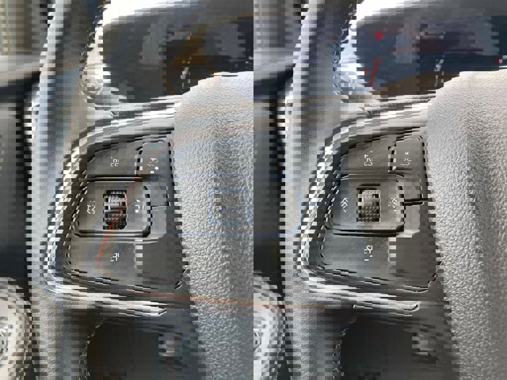 Used 2025 Buick Encore GX Preferred image 13