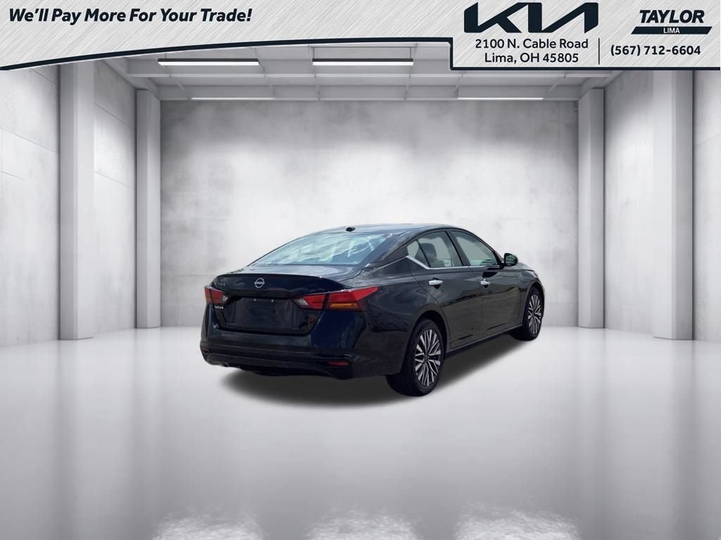 Used 2025 Nissan Altima 2.5 SV FWD image 2