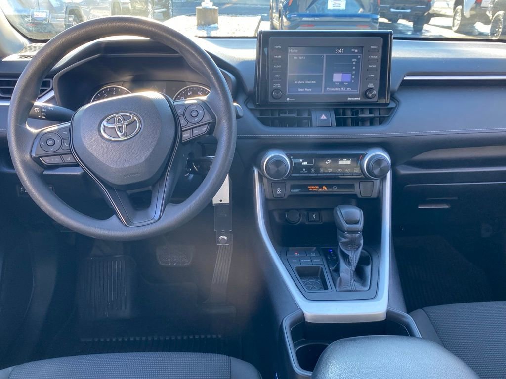 Used 2021 Toyota RAV4 LE image 9