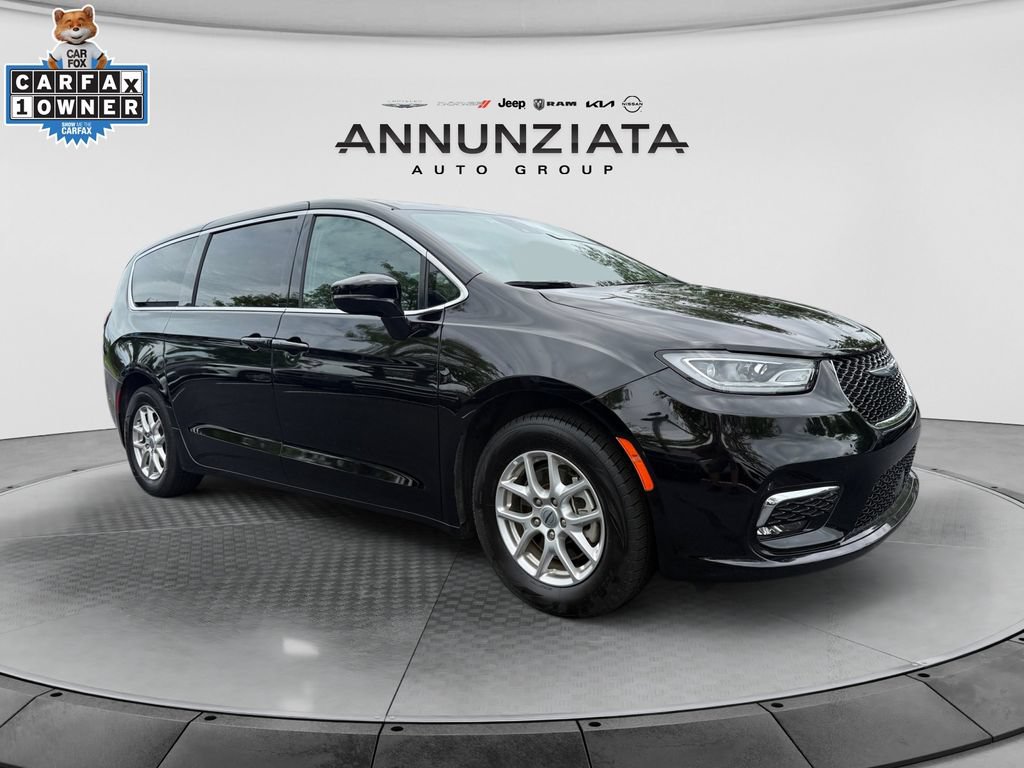 Used 2025 Chrysler Pacifica Select FWD image 7