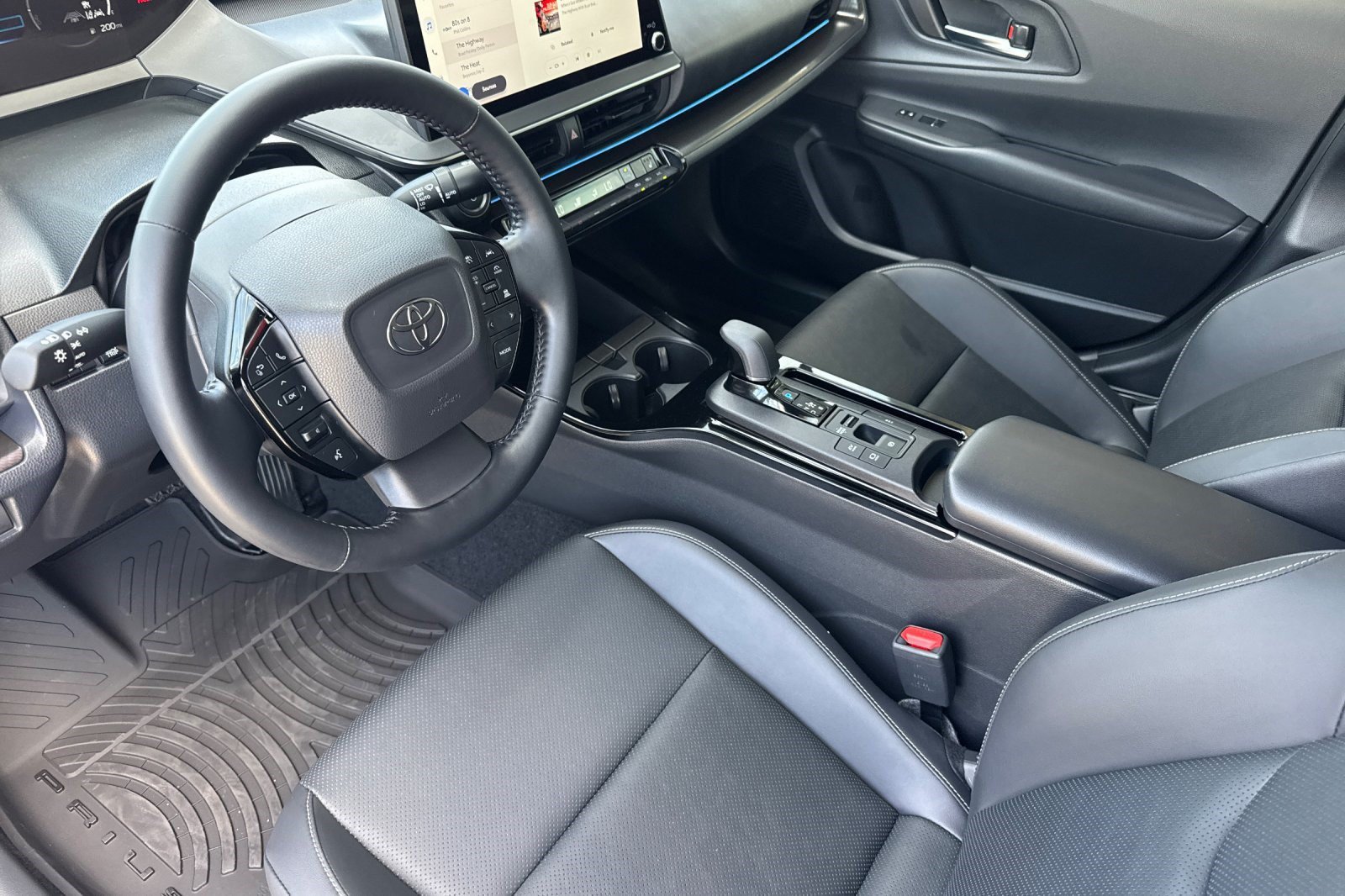 New 2027 Toyota Prius LE FWD image 4