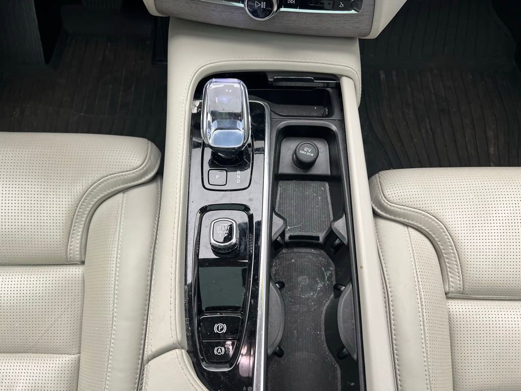 Used 2025 Volvo XC90 B6 Ultra w/ Protection Package Premier image 36