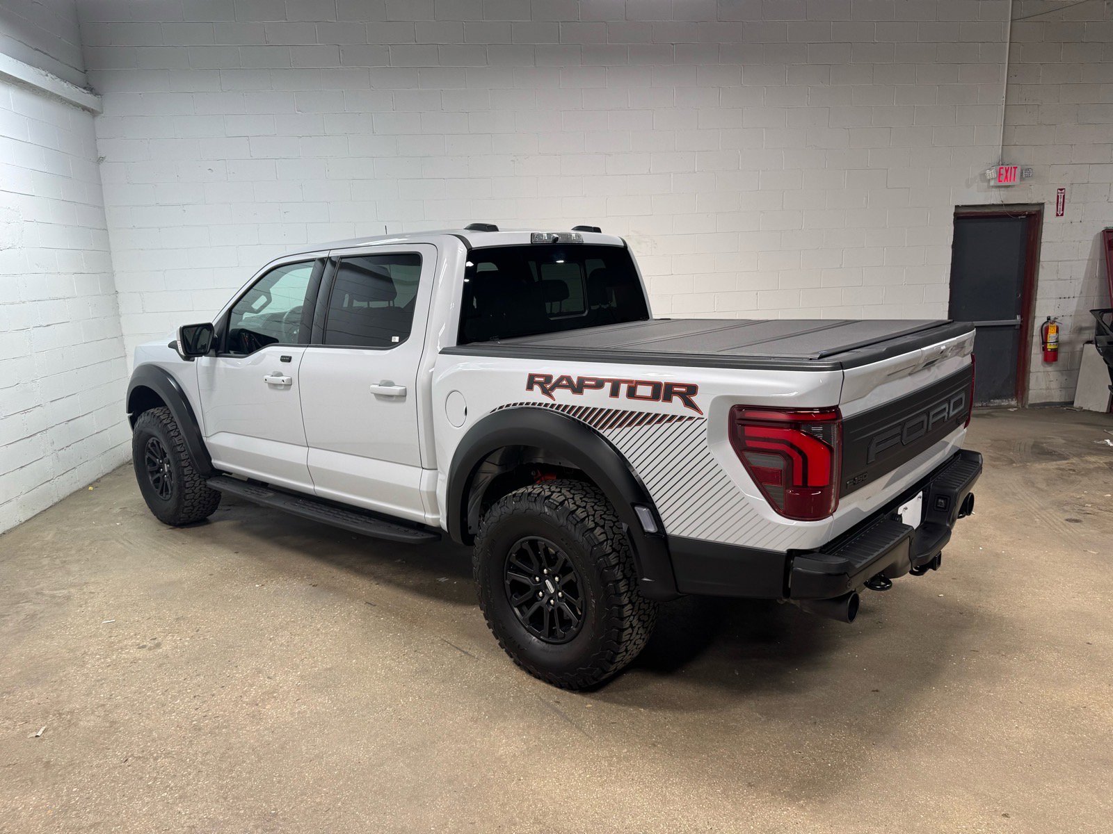 Used 2025 Ford F150 Raptor AWD/4WD image 10