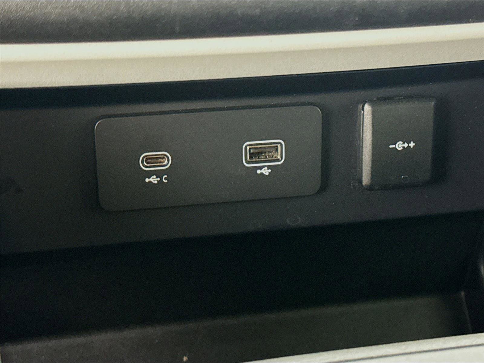 Used 2023 Land Rover Defender 130 S image 20