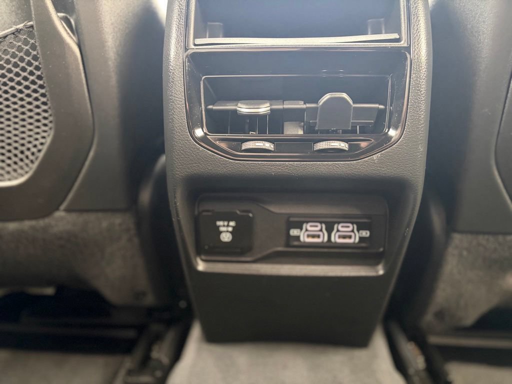 Used 2023 Jeep Grand Cherokee Altitude AWD/4WD image 15
