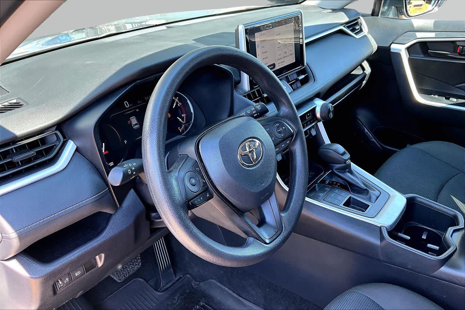 Used 2025 Toyota RAV4 LE AWD/4WD image 17