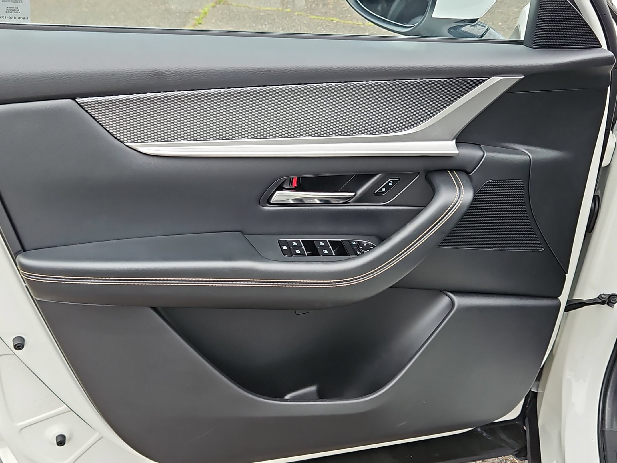 Used 2024 MAZDA CX-90 Plug-In Hybrid w/ Preferred AWD/4WD image 9