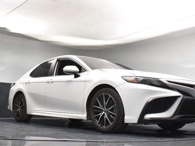 Used 2021 Toyota Camry SE image 31