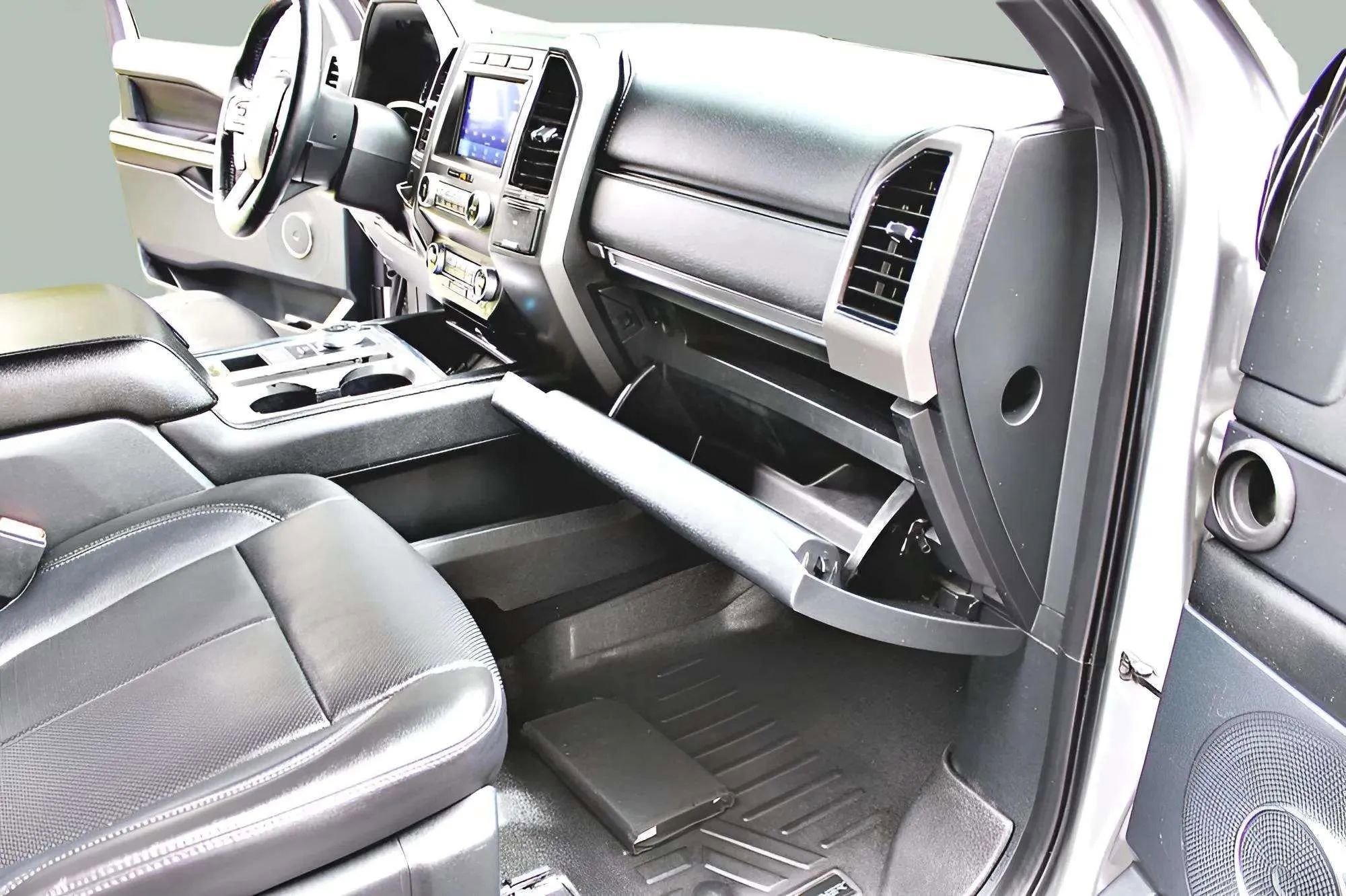 Used 2021 Ford Expedition XLT image 32