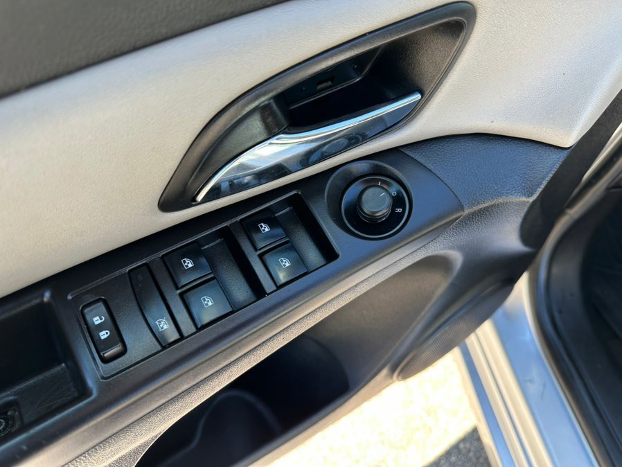 Used 2015 Chevrolet Cruze LS image 21
