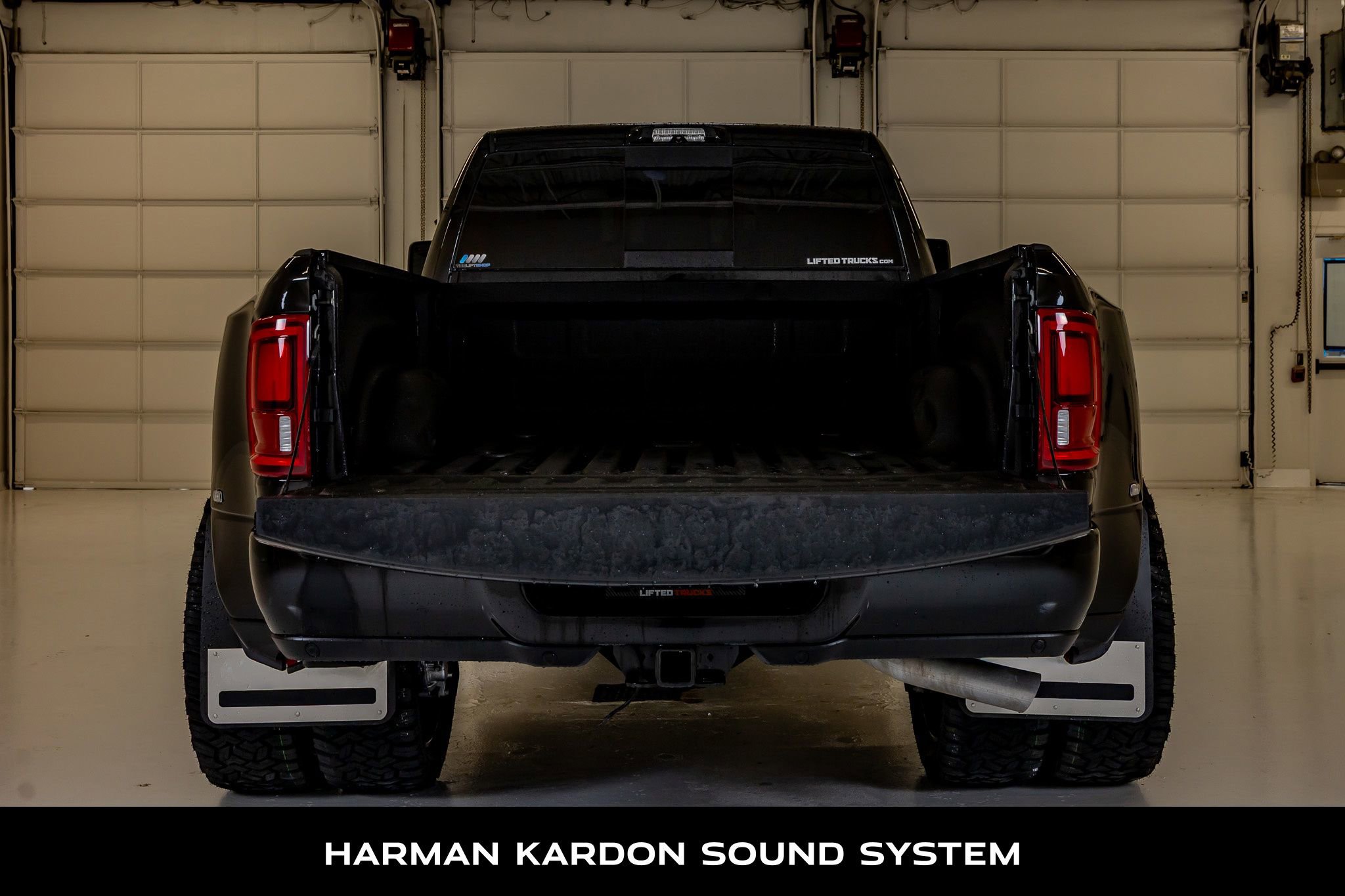 Used 2025 RAM 3500 Laramie AWD/4WD image 9