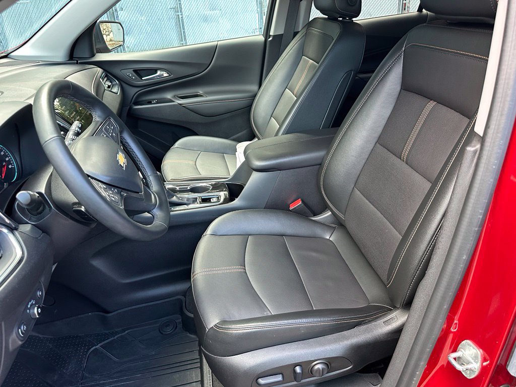 Used 2024 Chevrolet Equinox Premier w/ LPO, Floor Liner Package AWD/4WD image 19