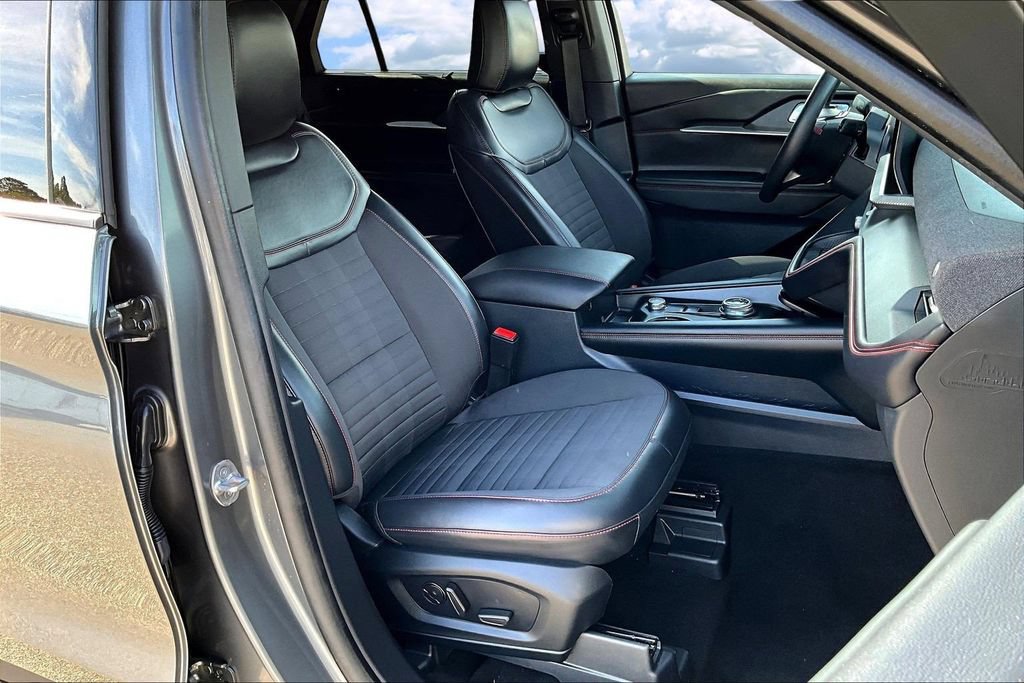 Used 2025 Ford Explorer ST-Line w/ Premium Package RWD image 31