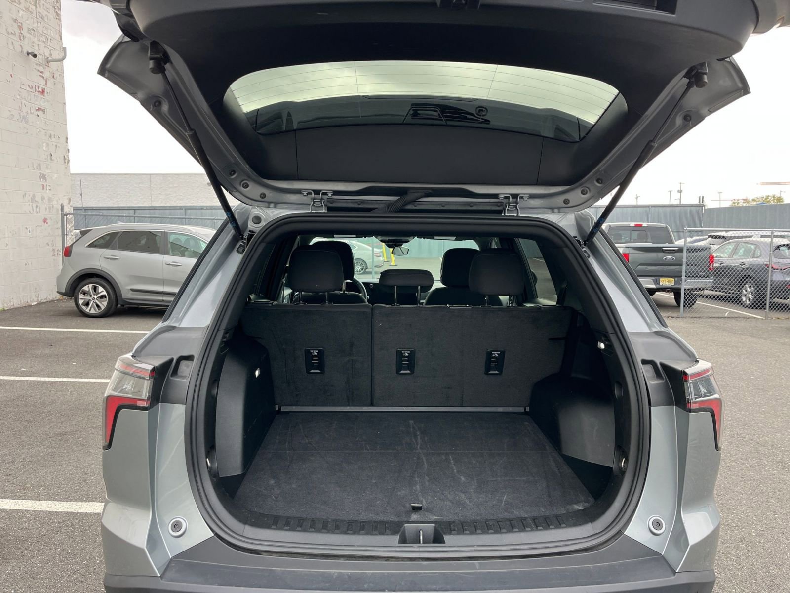 Used 2025 Chevrolet Equinox LT image 31