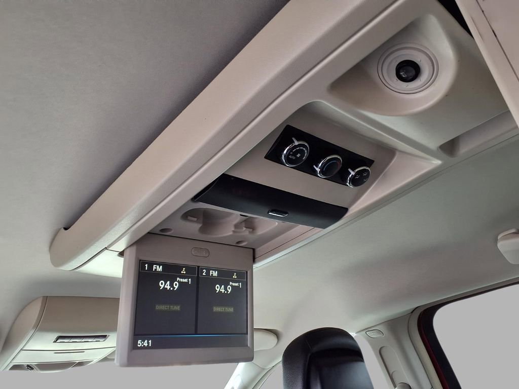 Used 2014 Chrysler Town & Country Touring image 26