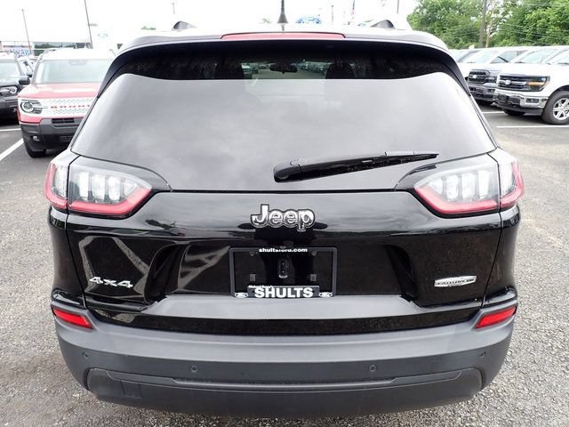 Used 2020 Jeep Cherokee Latitude Plus w/ Cold Weather Group AWD/4WD image 5