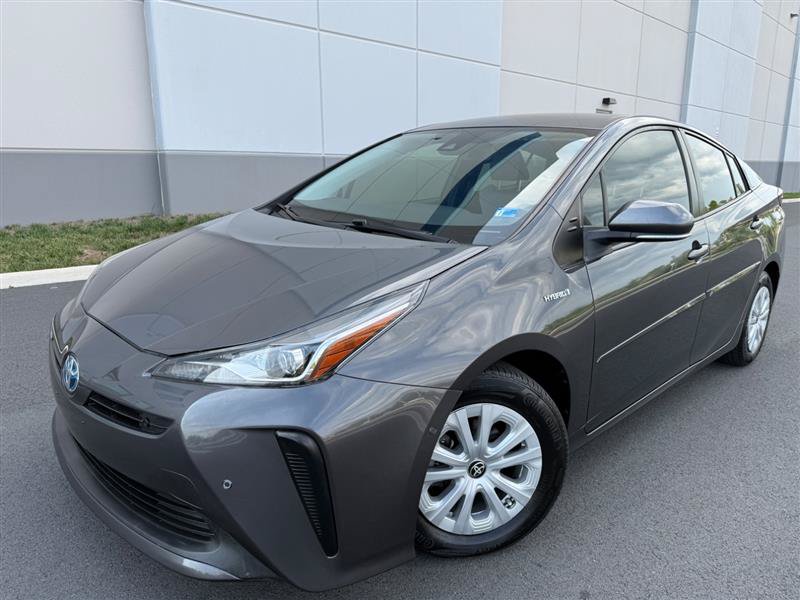 Used 2021 Toyota Prius FWD image 3