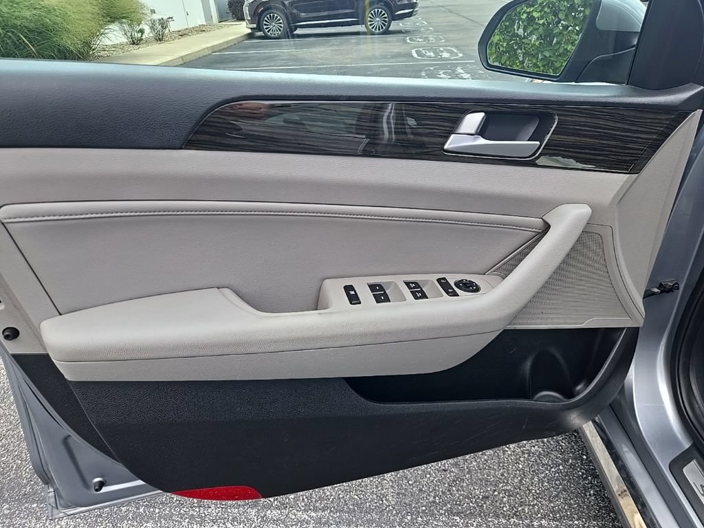 Used 2017 Hyundai Sonata Limited w/ Cargo Package FWD image 28