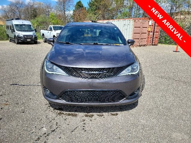 Used 2020 Chrysler Pacifica Limited w/ S Appearance Package FWD image 8