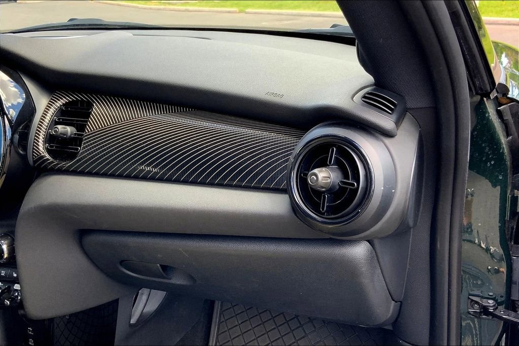 Certified 2024 MINI Cooper SE w/ MINI Resolute Edition image 17