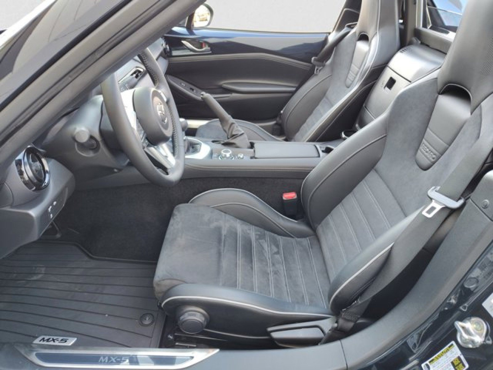 Used 2025 MAZDA MX-5 Miata RF Club w/ Interior Package image 11