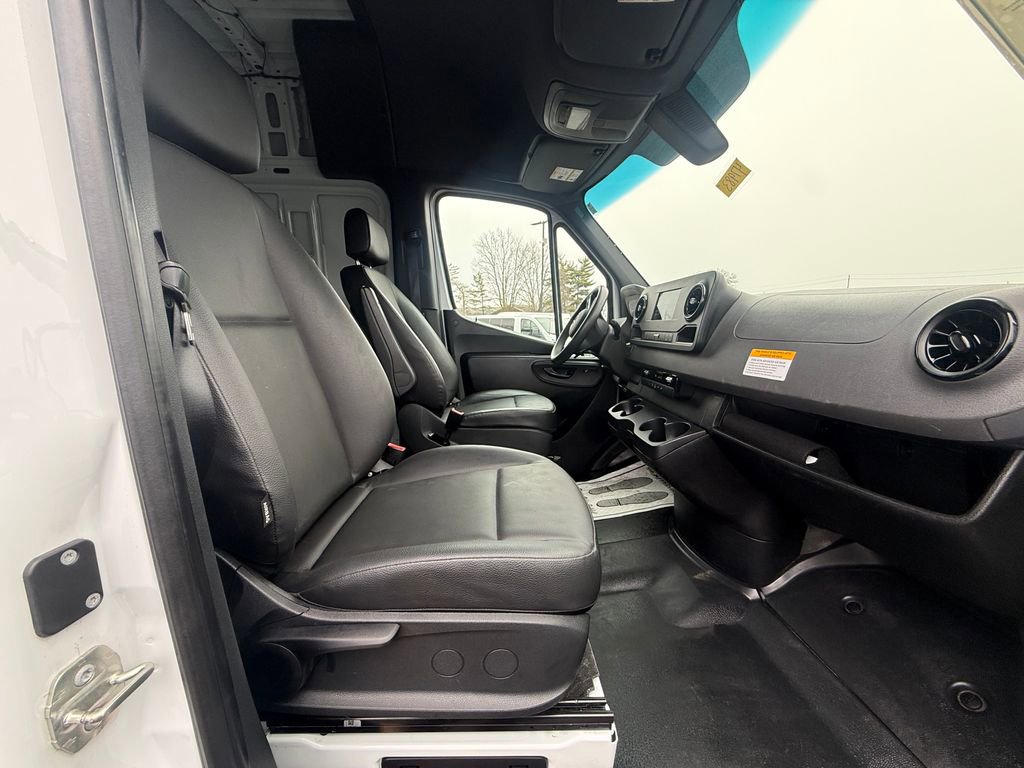 Used 2024 Mercedes-Benz Sprinter 2500 w/ Acoustic Package image 20