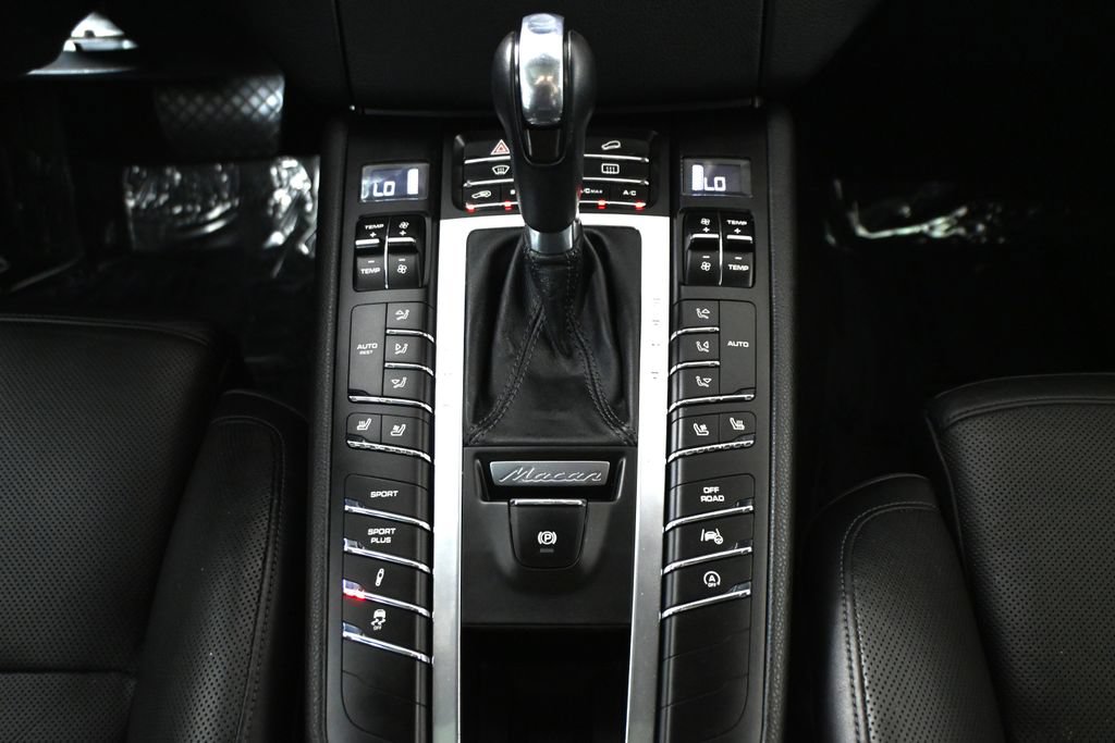 Used 2015 Porsche Macan Turbo AWD/4WD image 22