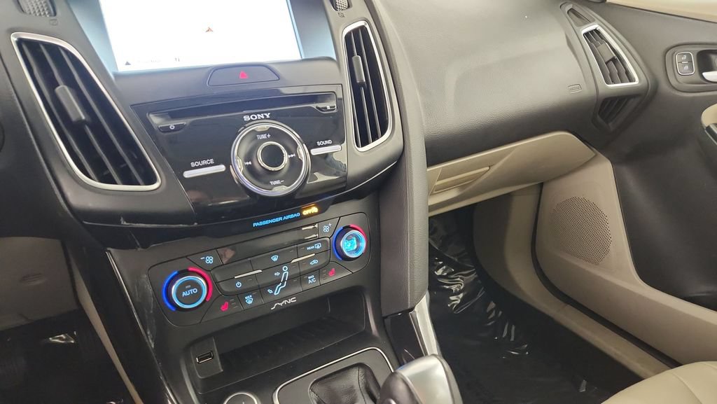 Used 2017 Ford Focus Electric Hatchback FWD image 16