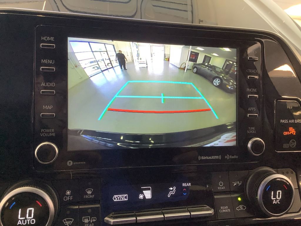 Used 2021 Toyota Highlander XLE image 26
