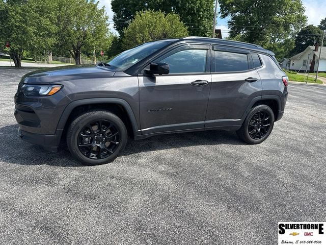 Used 2023 Jeep Compass Latitude w/ Sun and Sound Group AWD/4WD image 1