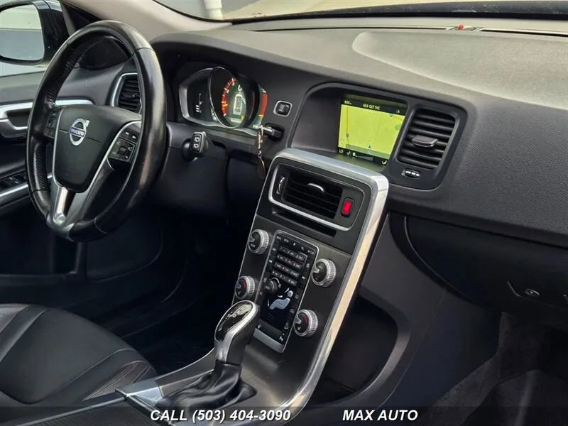 Used 2016 Volvo V60 T5 Cross Country image 22