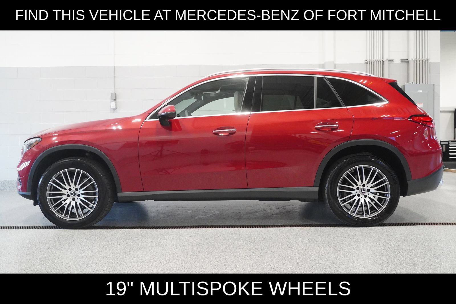 Used 2024 Mercedes-Benz GLC 300 4MATIC image 3