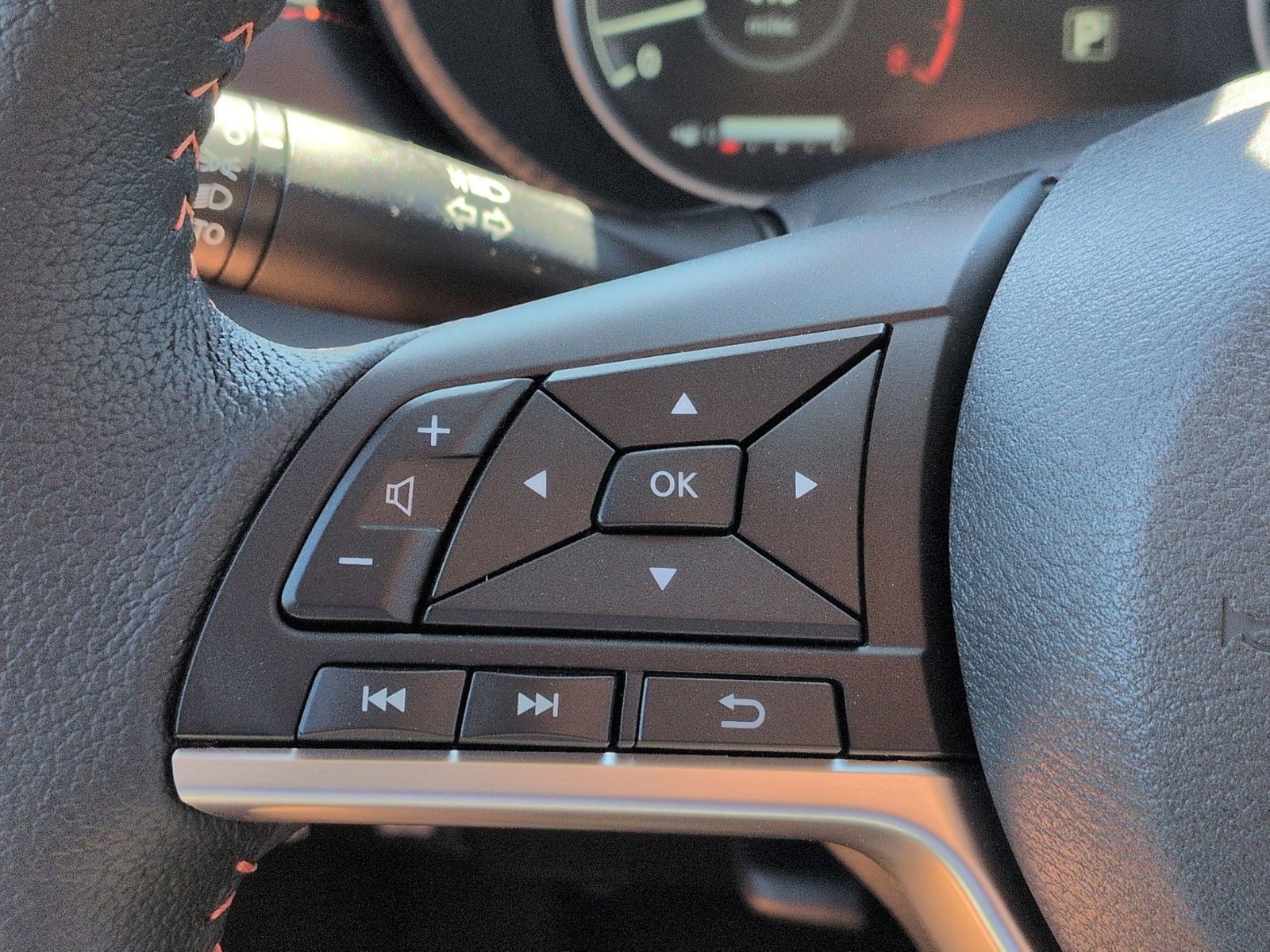 New 2025 Nissan Versa SR w/ Trunk Package image 14