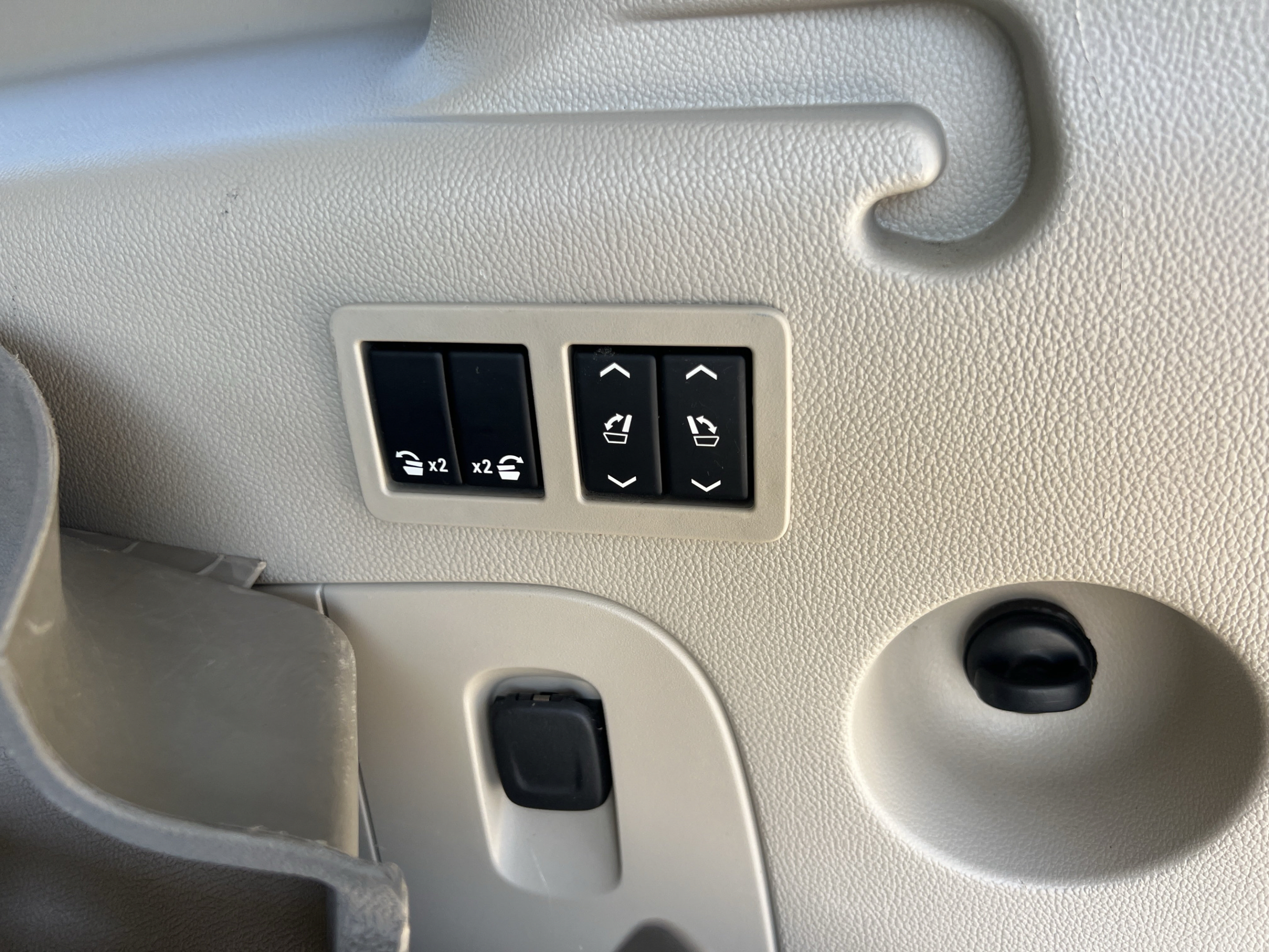 Used 2019 Cadillac Escalade ESV Luxury AWD/4WD image 30