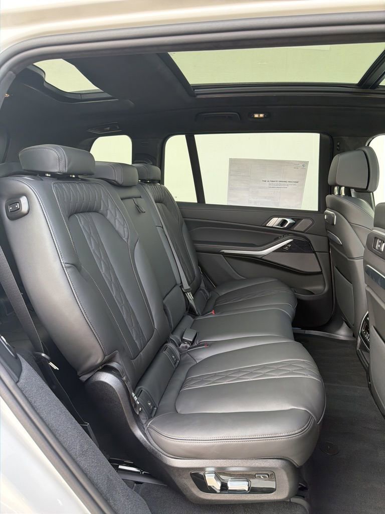 New 2026 BMW X7 M60i w/ Climate Comfort Package image 21