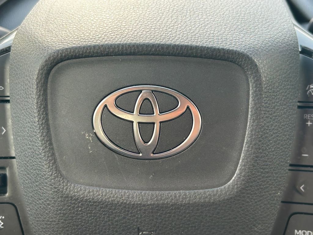 Used 2025 Toyota Prius XLE image 37