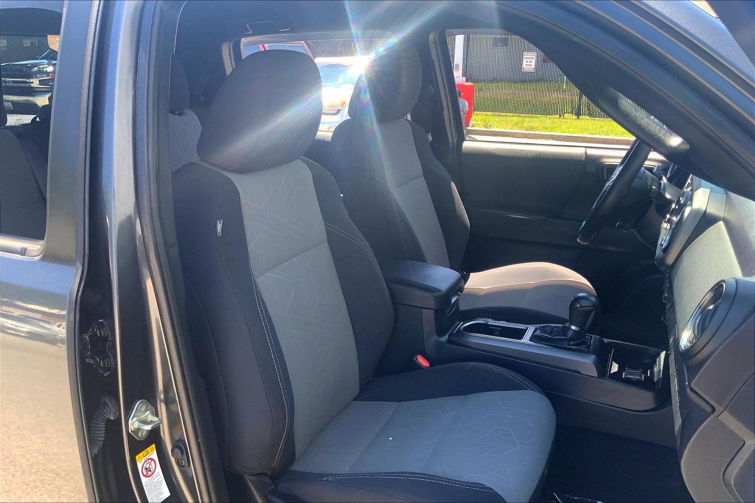 Used 2020 Toyota Tacoma TRD Sport AWD/4WD image 9