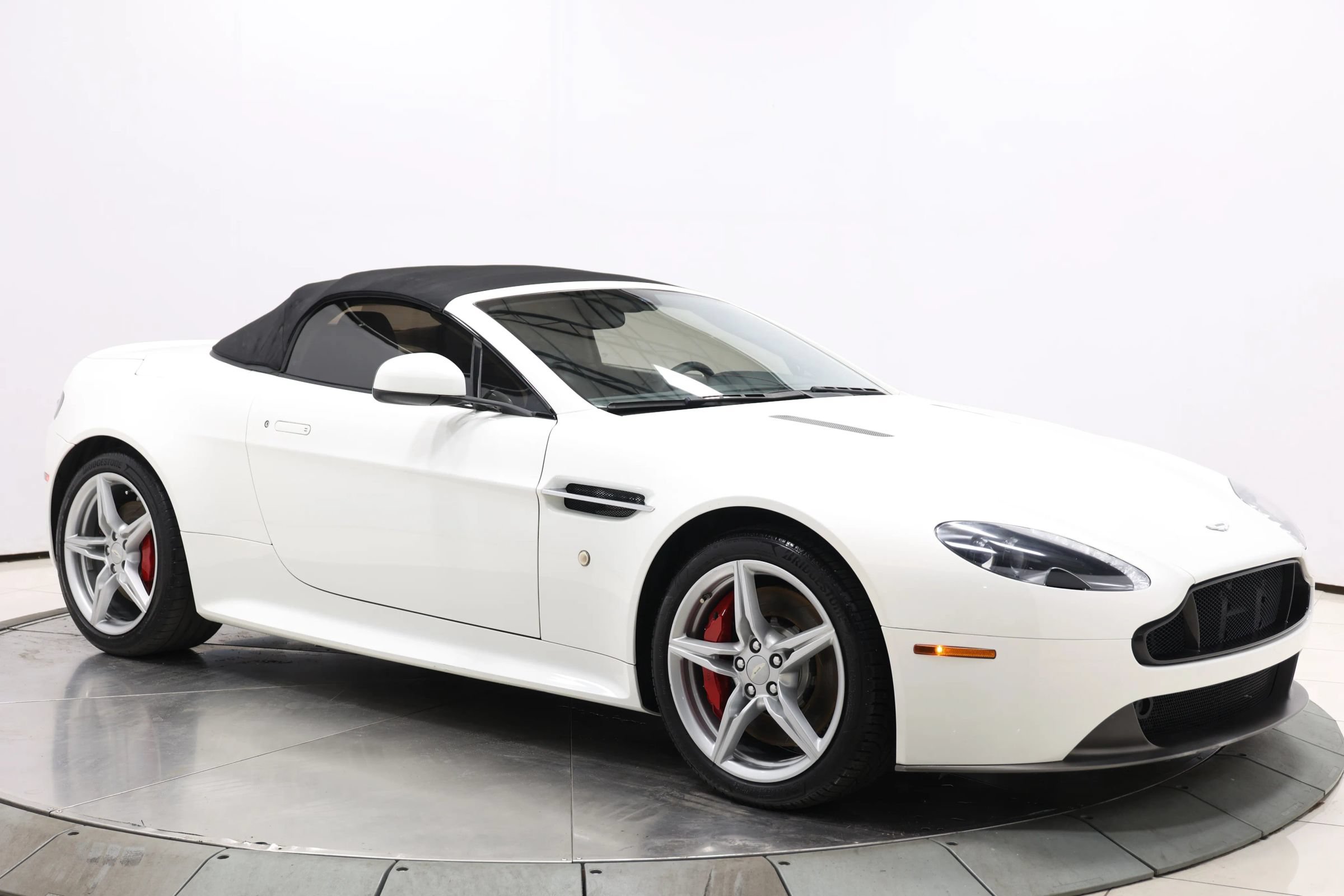 Used 2016 Aston Martin V8 Vantage GT RWD image 83