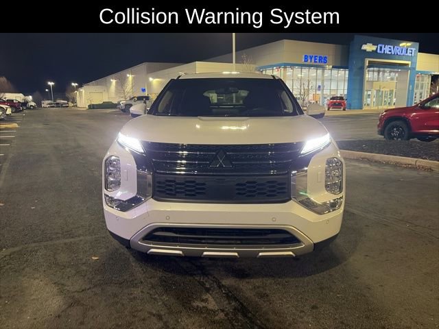 Used 2023 Mitsubishi Outlander SE image 2